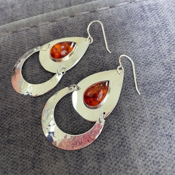 Tear drop Amber earrings - Picture 3 of 6